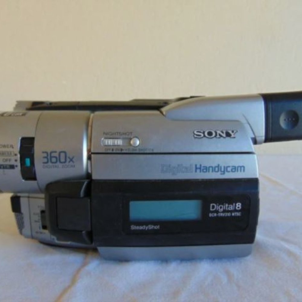 Sony Handycam DCR-TRV310 Digital8 Video Camera with accessories